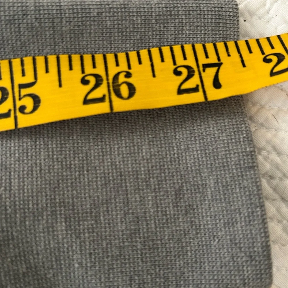 Men’s Burton DryRide sweater. Grey size L. Front zip pockets/ chest pocket. Nice